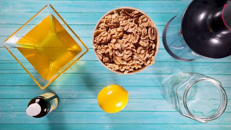 Miód z orzechami włoskimi, cytryną i propolisem na odporność, zdjęcie 4