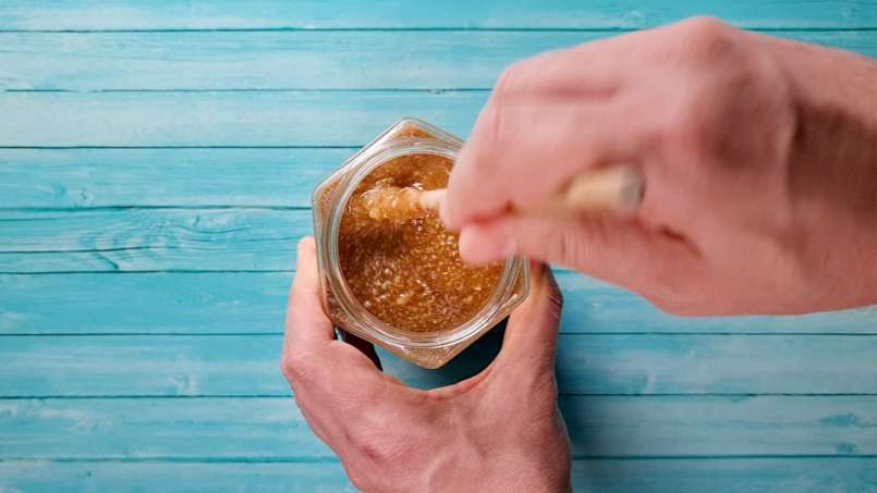 Miód z orzechami włoskimi, cytryną i propolisem na odporność, zdjęcie 12